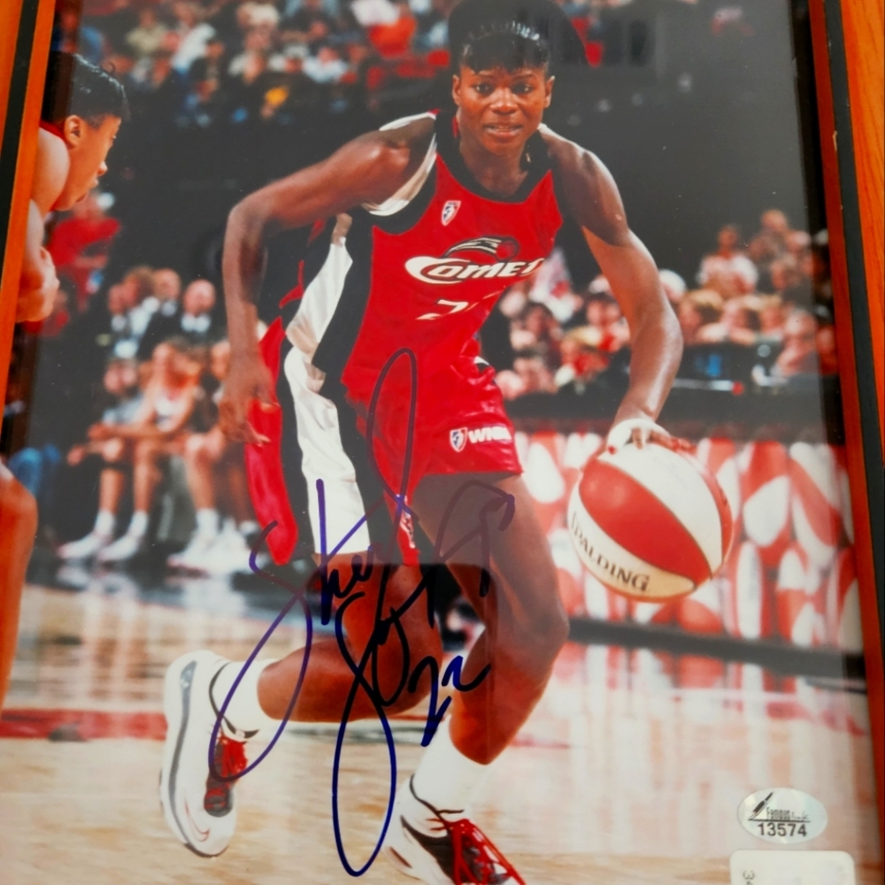 Autographed Sheryl Swoops #22 Basketball Photo with Red Jersey.  NO FRAME SOLD